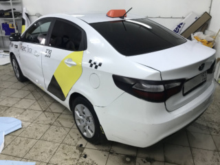 Брендирование такси KIA RIO для работы в «Яндекс Такси»